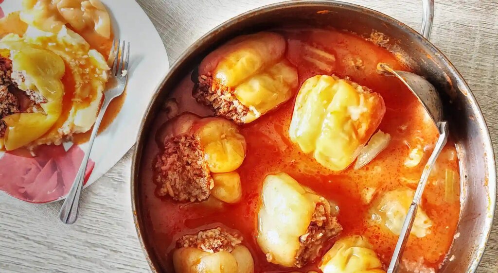 Bell Pepper Stuffed With Ground Beef in Tomato Sauce