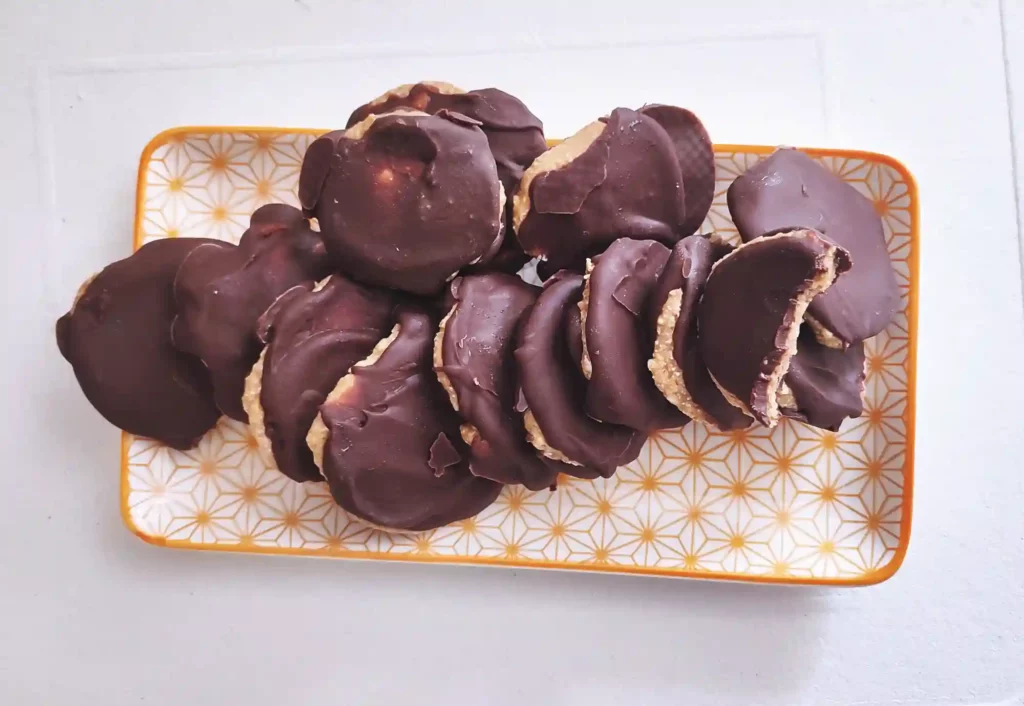Quick 4 Ingredients Homemade Keto Snickers Bites 10 Home made keto snicker - peanut butter snickers