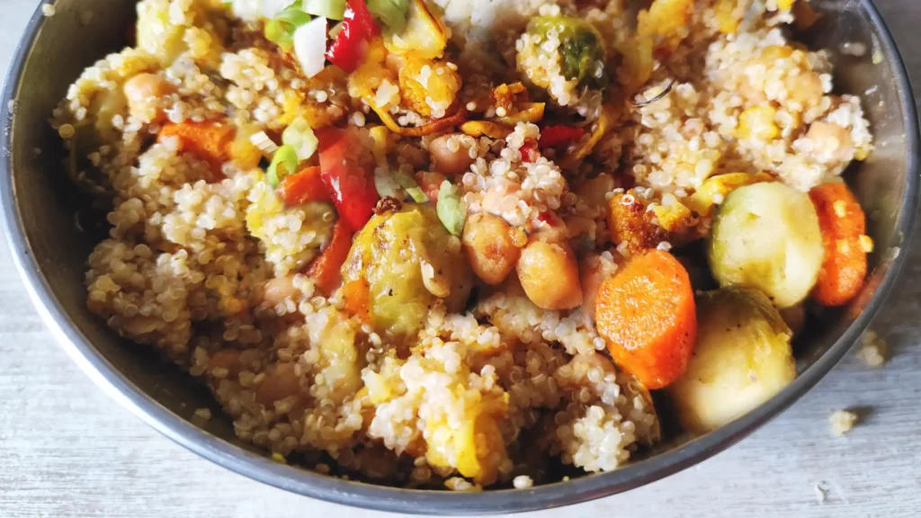 Quinoa Chickpea Salad: Quick & Detox-Friendly Recipe 5 Quinoa Chickpea Salad served in a metal bowl